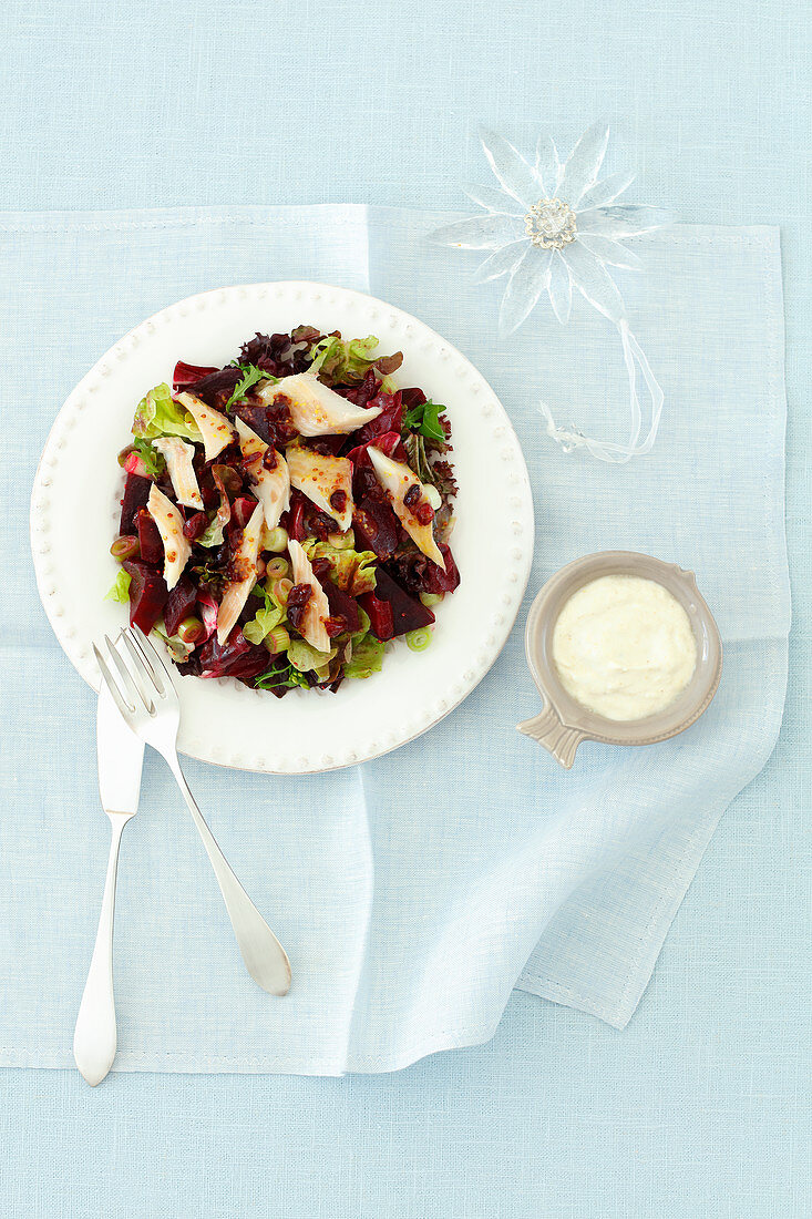 Rote-Bete-Salat mit geräuchertem Fisch