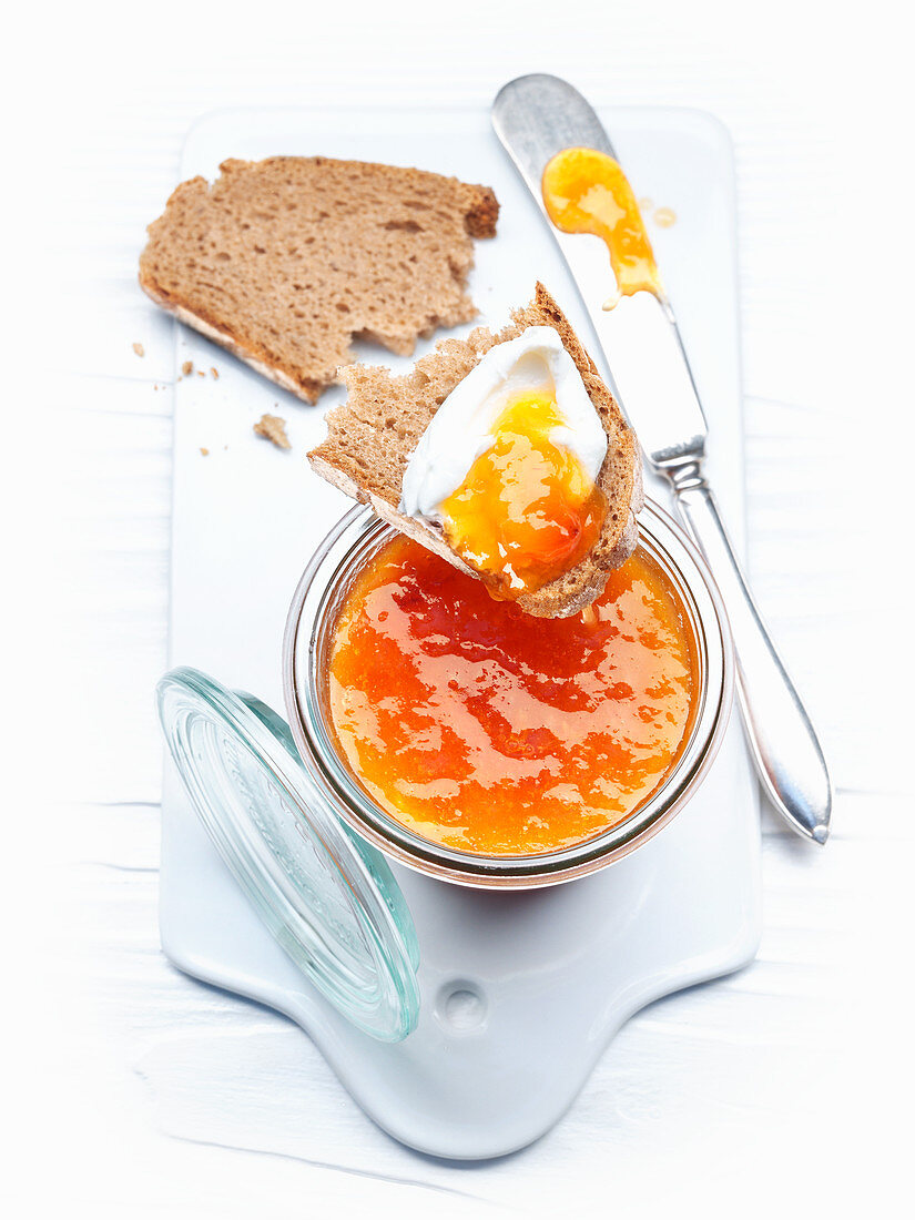 Peach preserve with bread