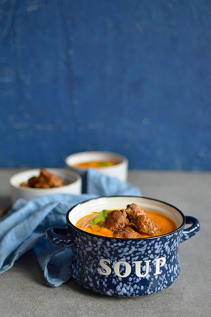 Pumpkin Curry Soup with Chicken in Spice