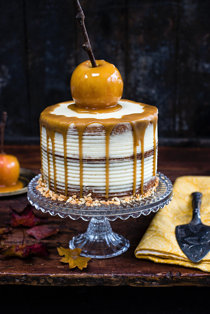 Apfelkuchen mit Mascarpone-Glasur und Toffee-Apfel