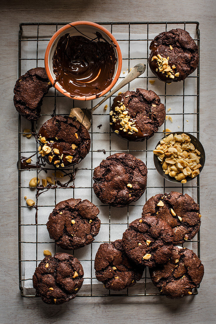 Chocoloate and peanut cookies