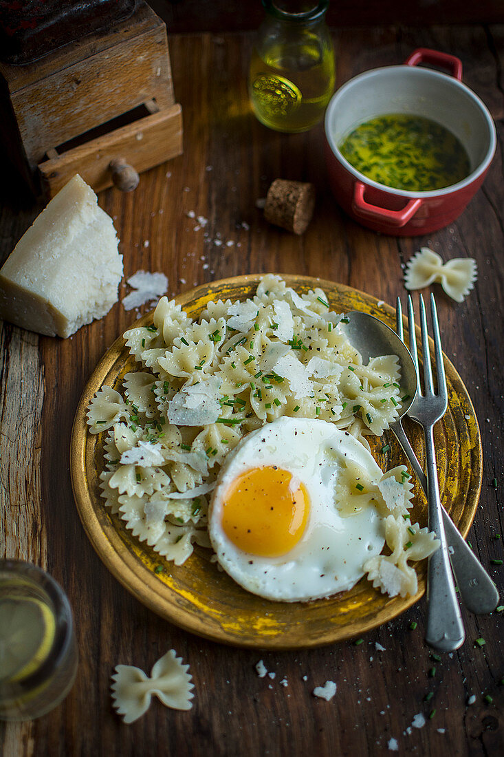 Farfalle with a fried egg, herbs and Parmesan