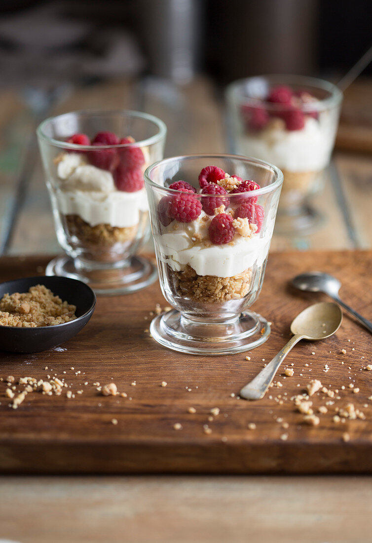 Limoncello cream with nutcrumble and raspberries