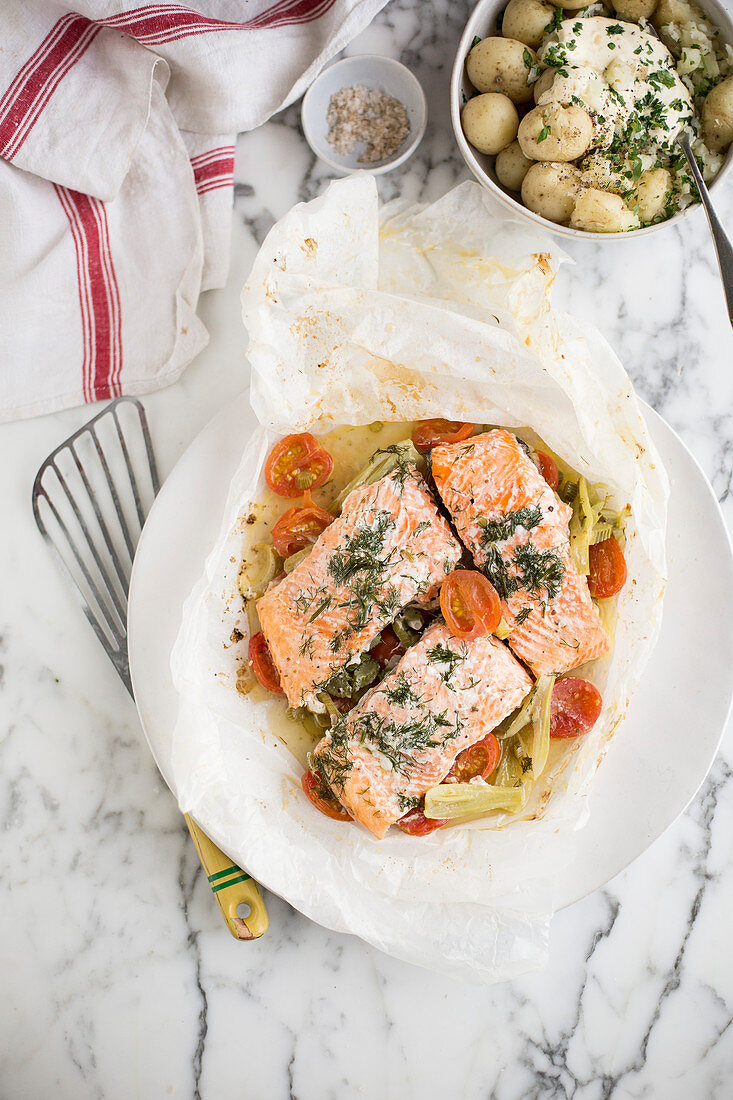 Baked salmon with fennel and tomatoes