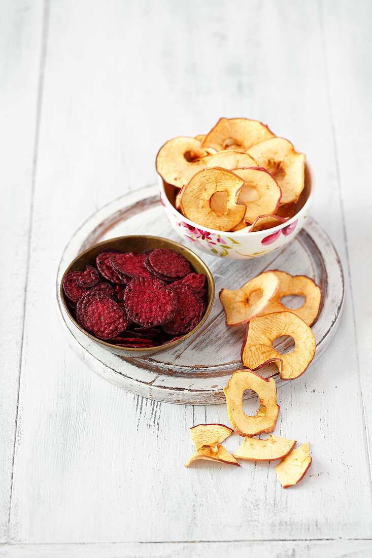 Apple and beetroot chips