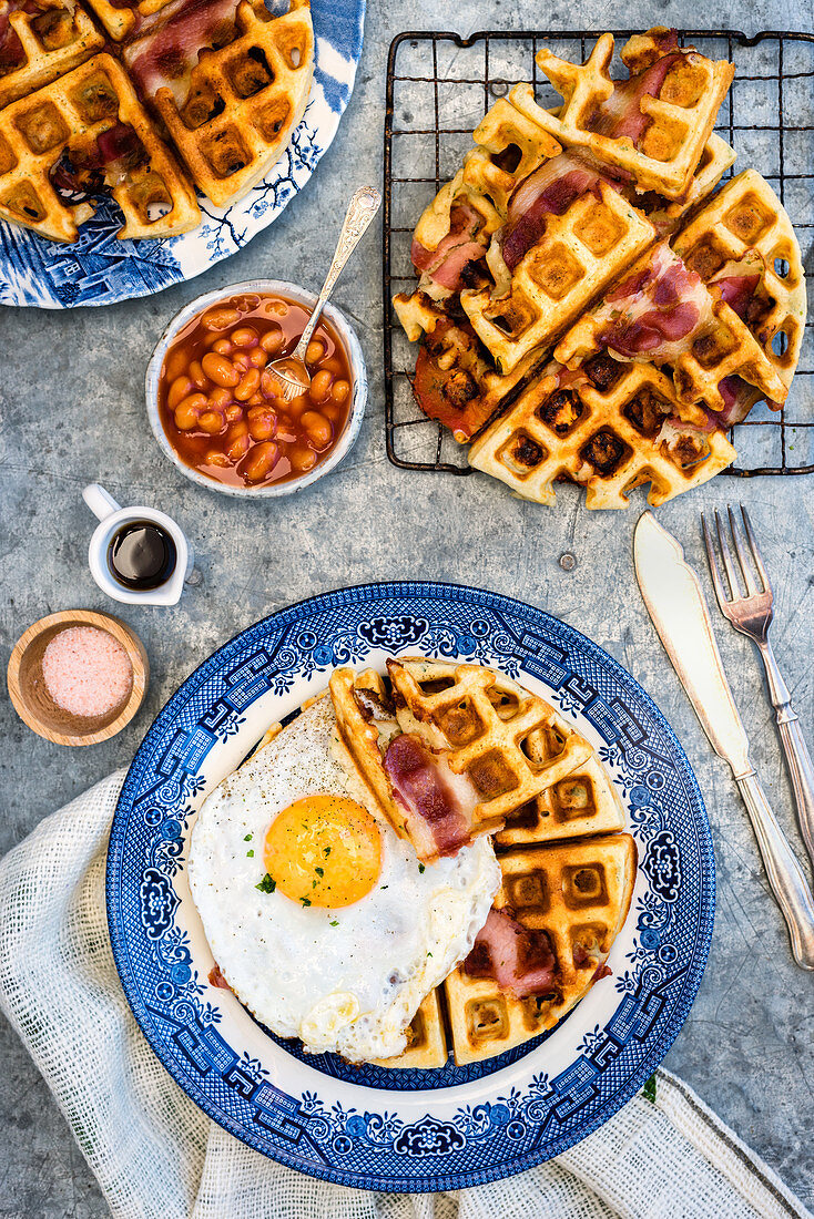 Waffles with bacon and a fried egg for breakfast