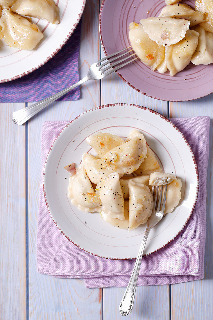 Dumplings with quark and potatoes (ruskie pierogi)