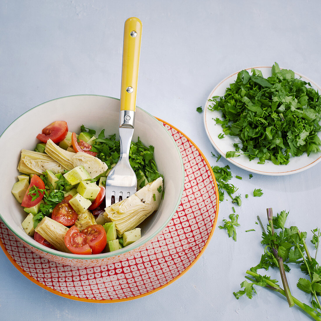 Beauty salad with avocado and artichokes