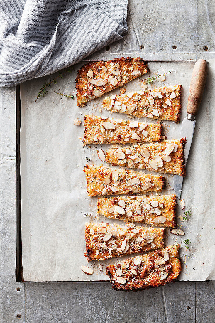 Crispy cauliflower pizza with almonds