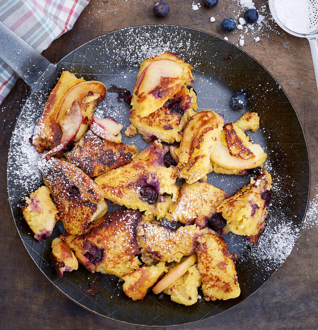 Couscous hash with apples and blueberries