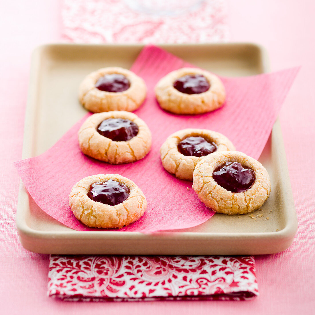 Butter biscuits filled with strawberry jam