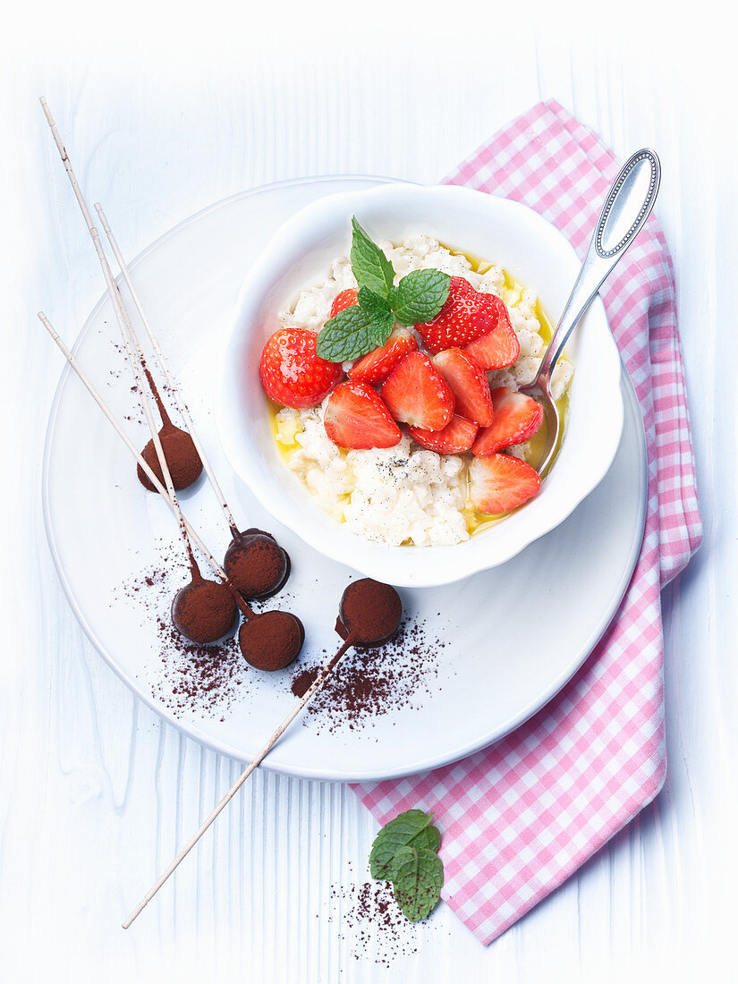Rice pudding with vanilla, strawberries and ice cream