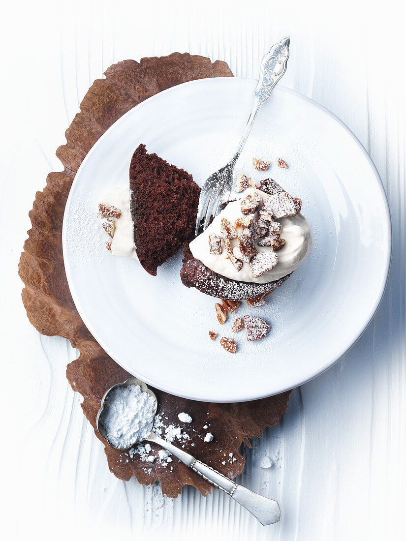 Warm chocolate cake with cream and pecans