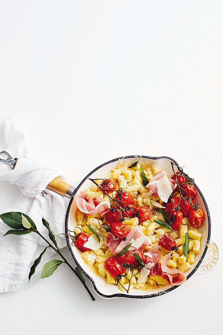 Gnocchi Parisienne mit Tomatenconfit und Prosciutto
