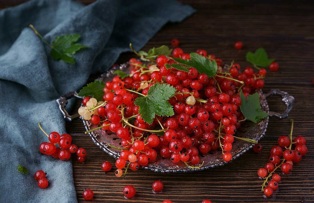 Red and white currants on a plate