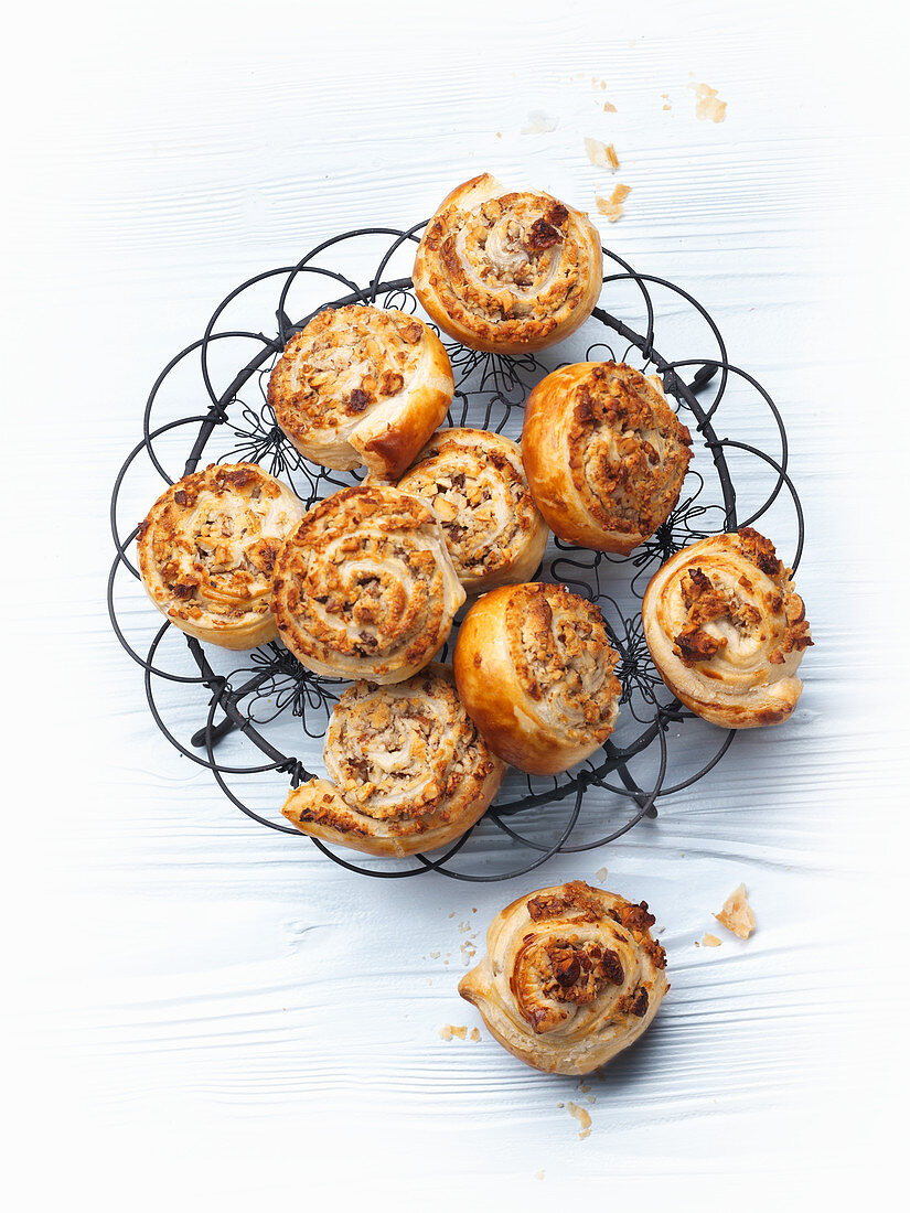 Puff pastry snails filled with nuts