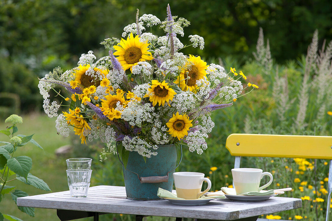 Lush summer bouquet of Helianthus annuus (sunflowers)