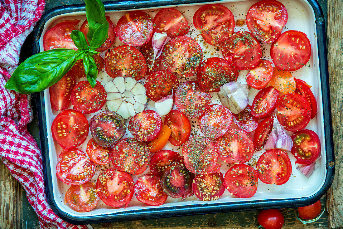 Tomatoes in a tin before roasting