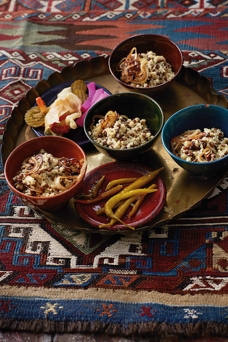 Mjadarah (Linsen mit Bulgur und Zwiebeln, Syrien)