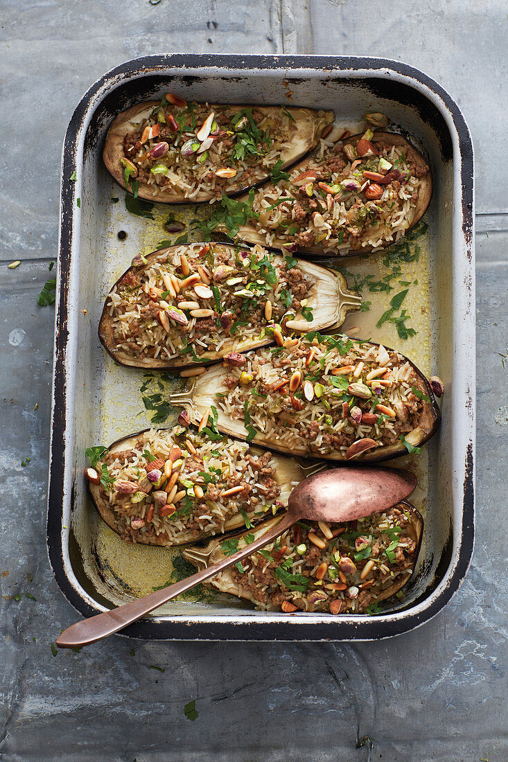 Mnazalet Bazenjan (stuffed aubergines with rice, Syria)