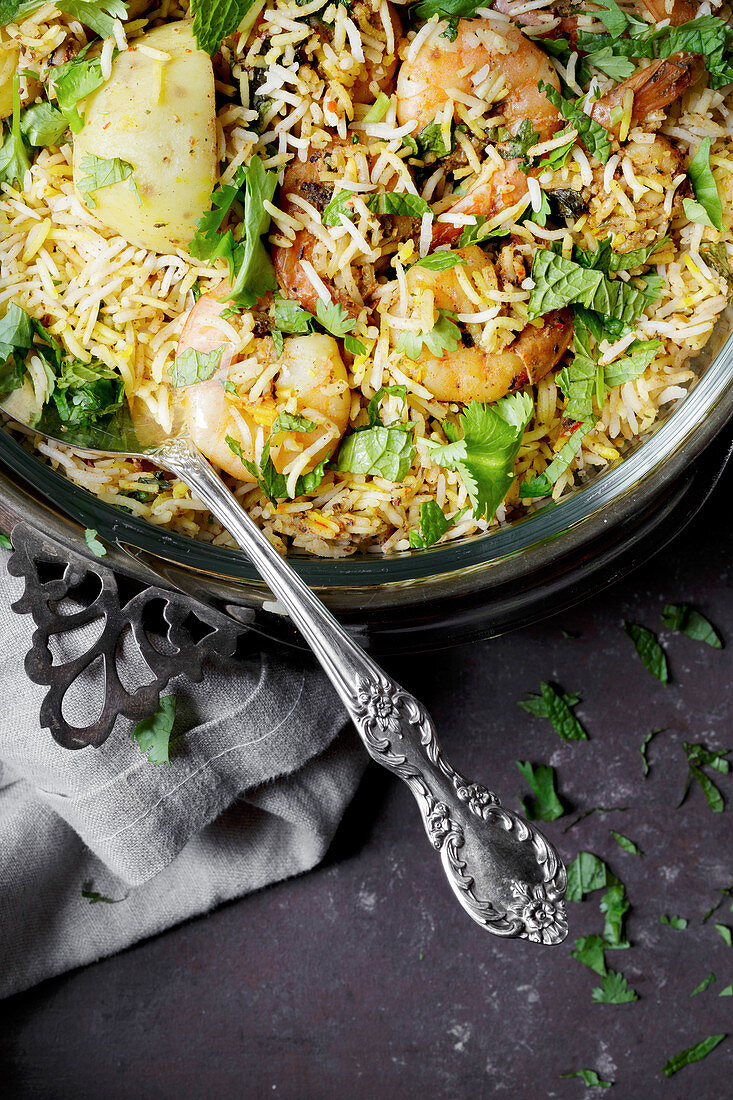 Rice with shrimps and herbs