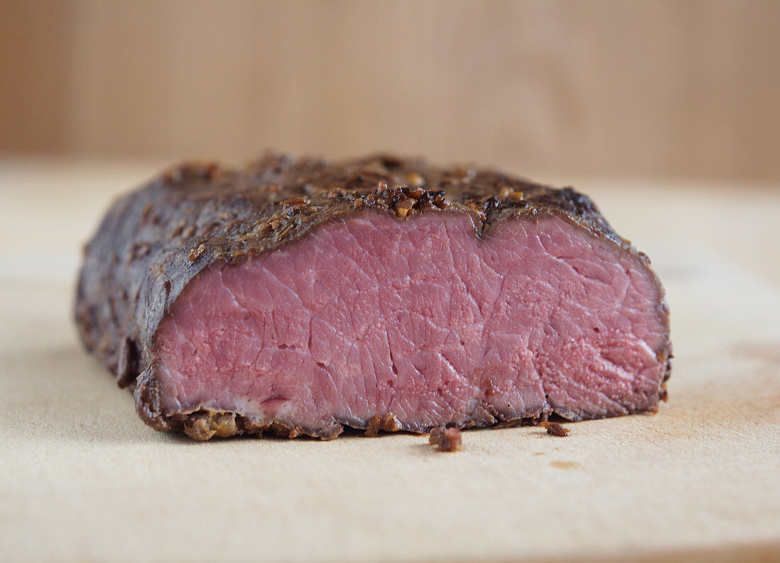 Medium-rare roasted meat (close-up)