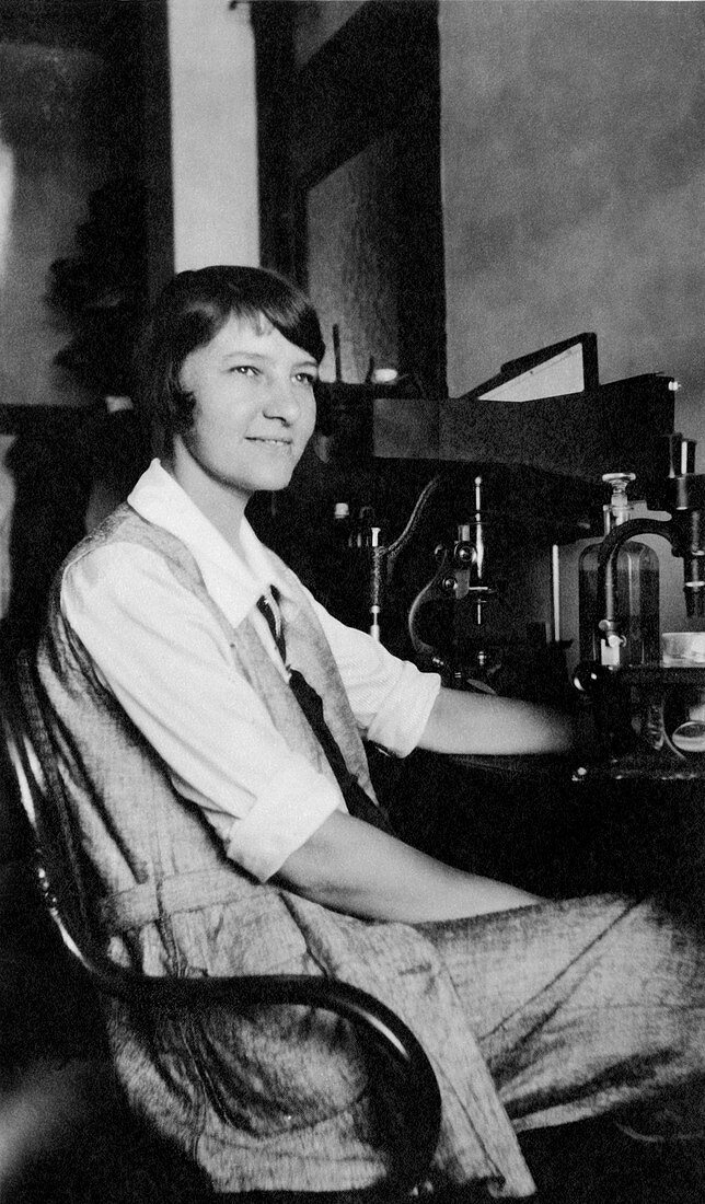 Marie Agnes Hinrichs, US zoologist and physiologist