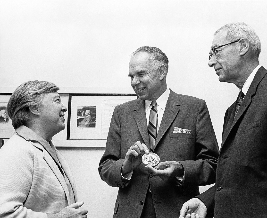 Seaborg receiving the Arches of Science award, 1968
