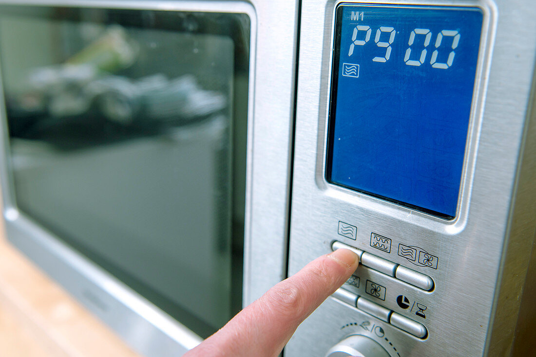 Microwave oven controls