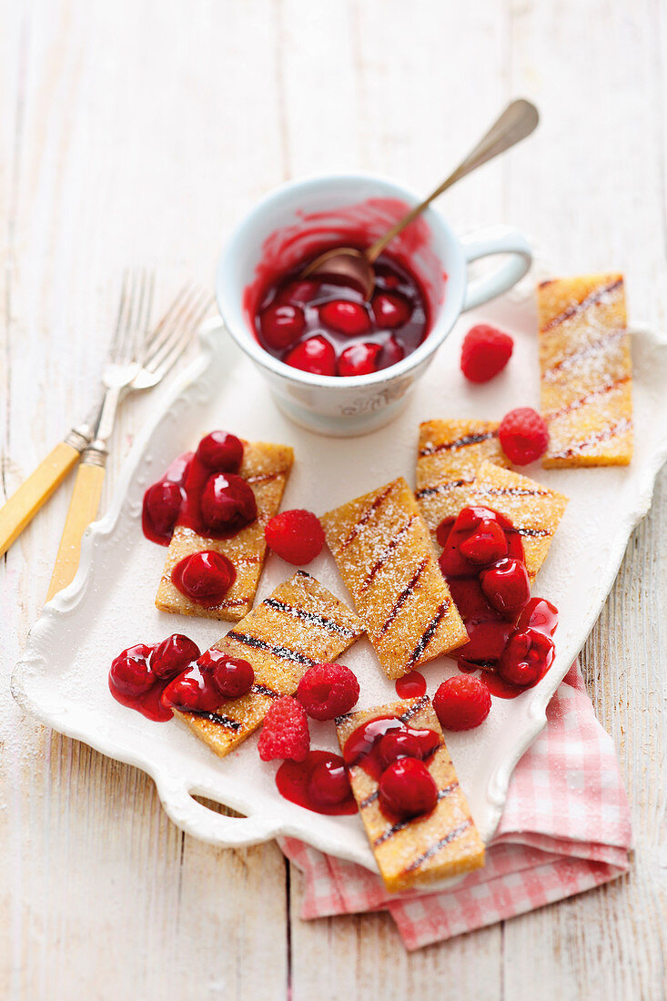Grilled semolina slices with hot raspberry sauce