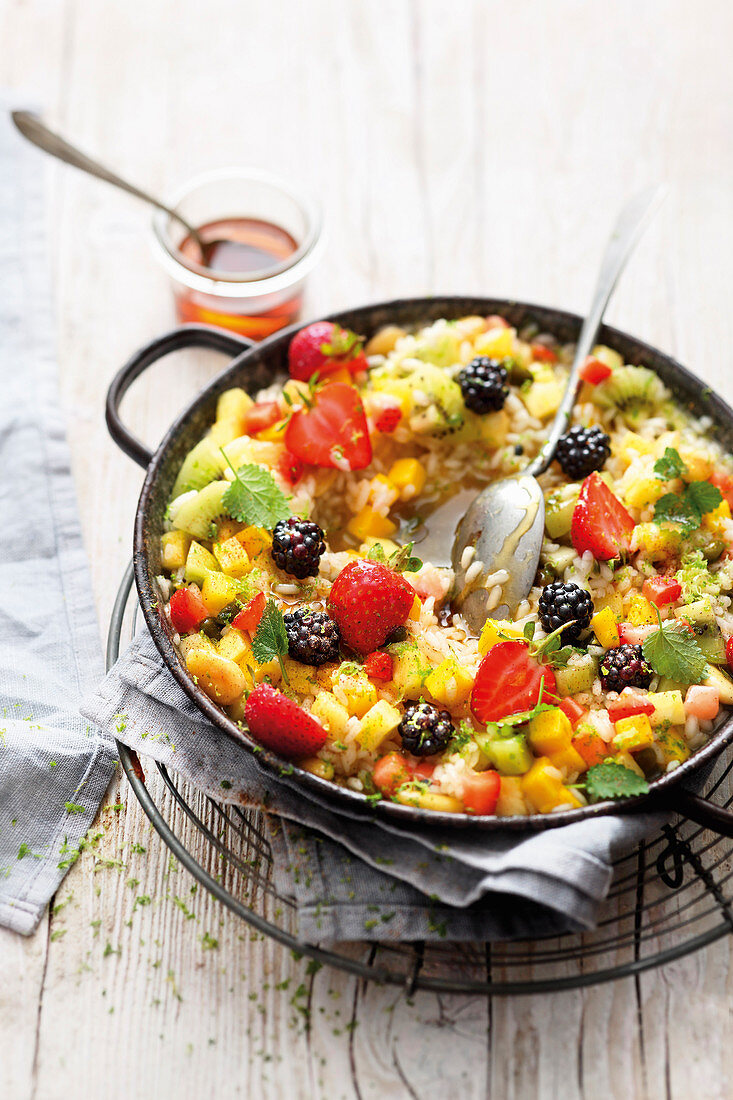 Süsse Paella mit Früchten vom Grill