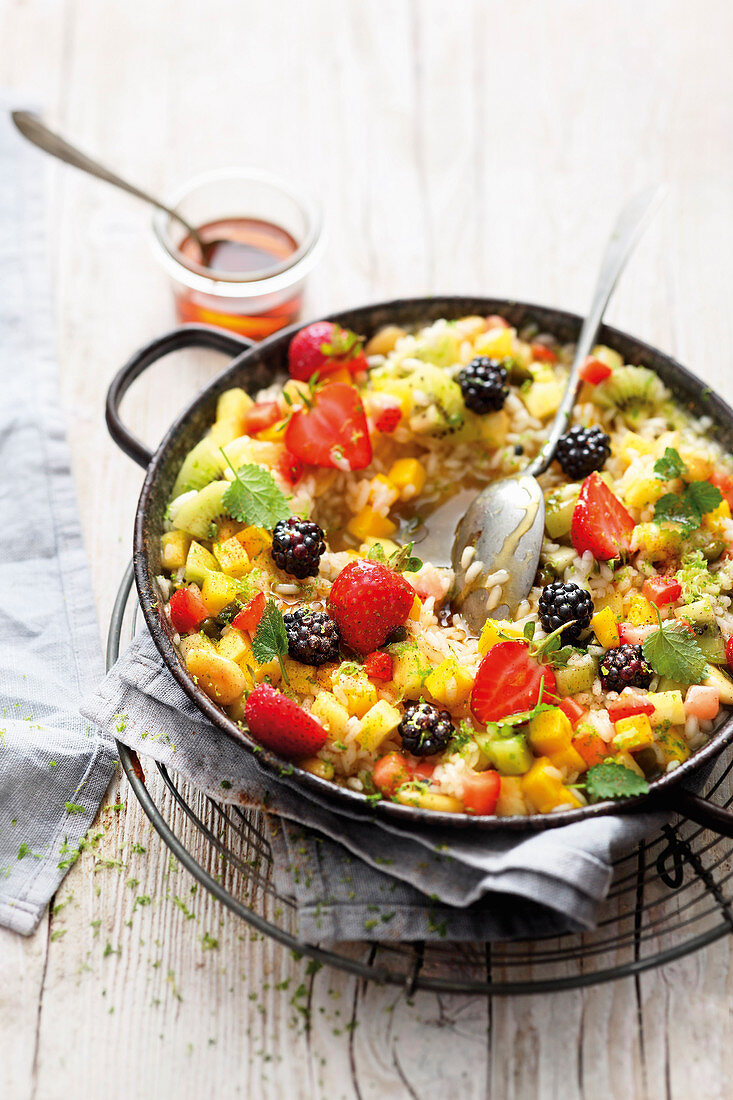 Sweet paella with grilled fruit