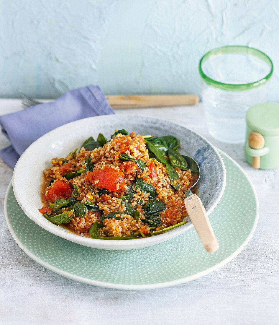 Vegan tomato bulgur with fenugreek seeds and spinach