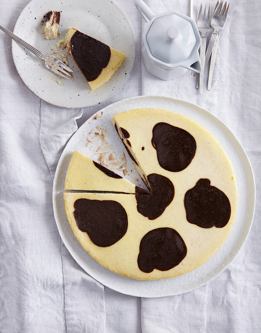 Cow-patch cake with vanilla and chocolate