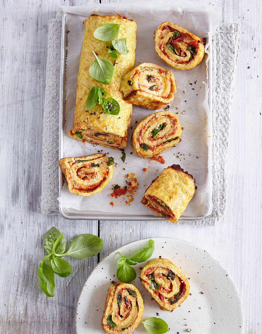 Low Carb Pizzarolle mit Blumenkohlboden