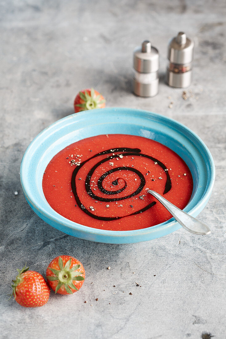 Strawberry soup with pepper
