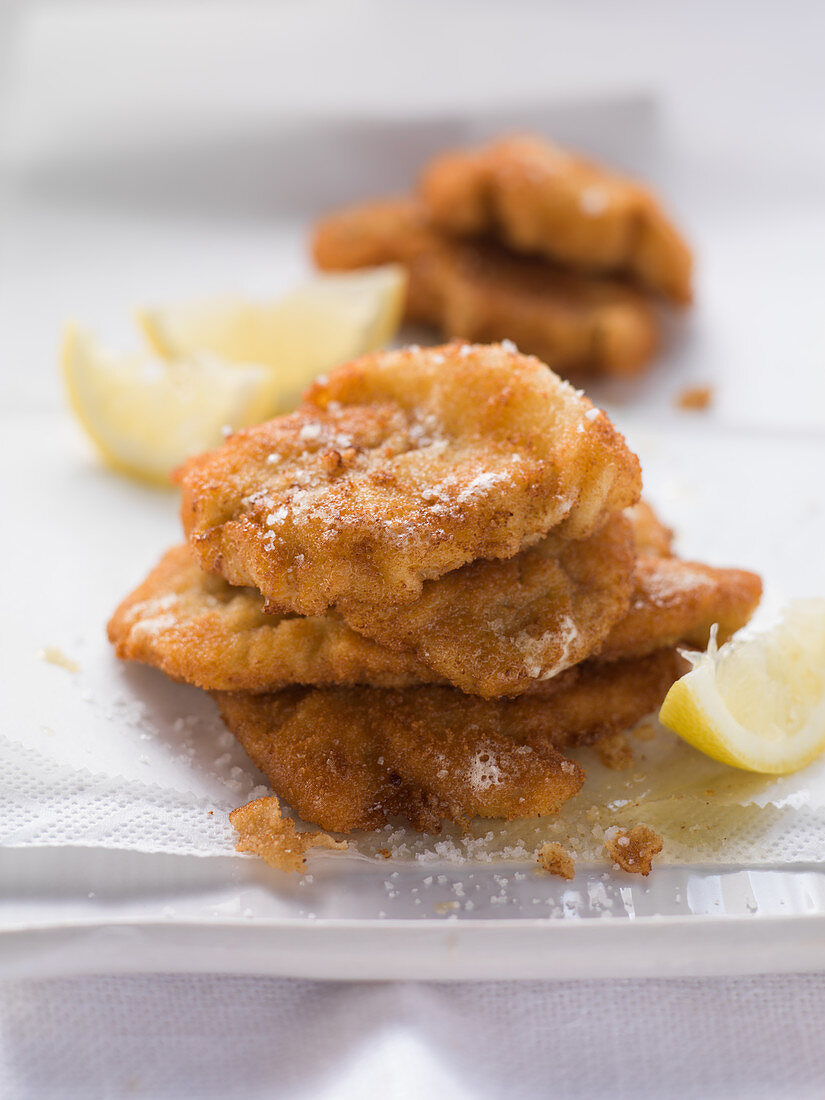 Kleine Wiener Schnitzel mit Zitrone