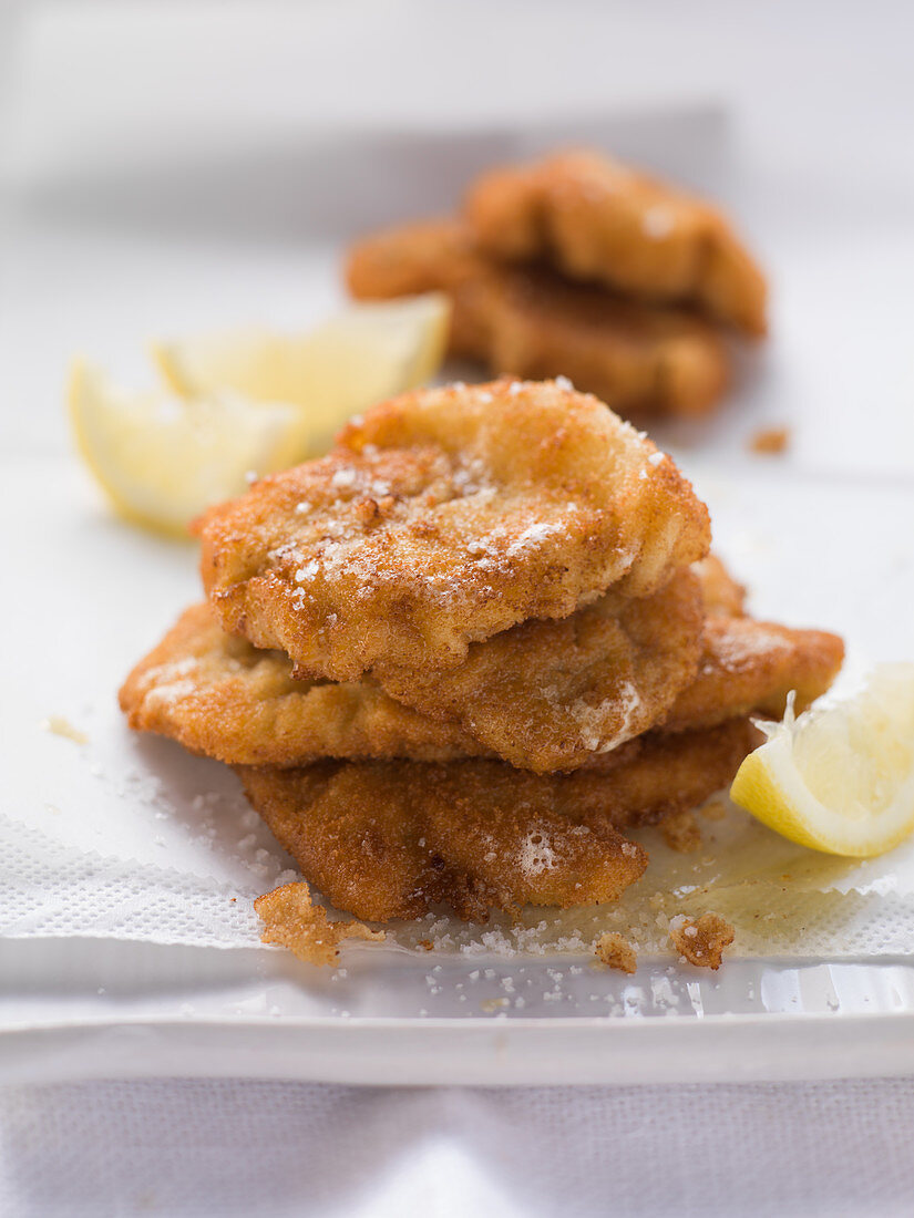 Small sausage schnitzels with lemon