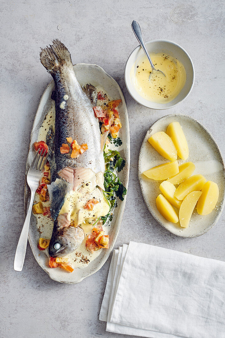 Trout on a bed of tomatoes and bananas with quick Hollandaise sauce and potatoes