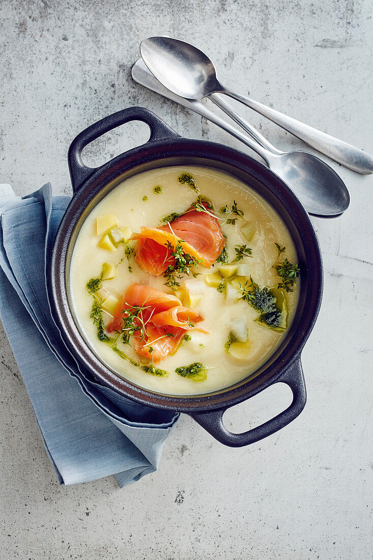 Kohlrabi and potato soup with smoked salmon