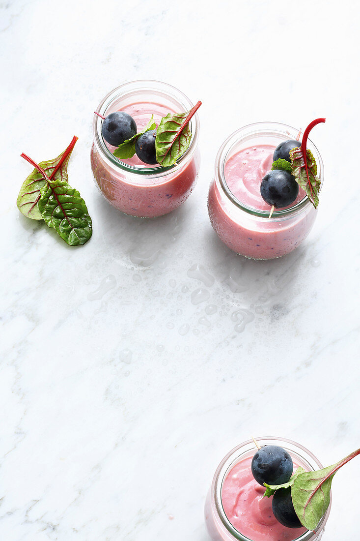 Avocado smoothie with beetroot and grapes