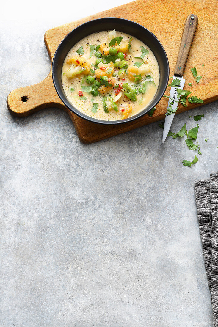 Vegane Blumenkohlsuppe mit Kokosmilch