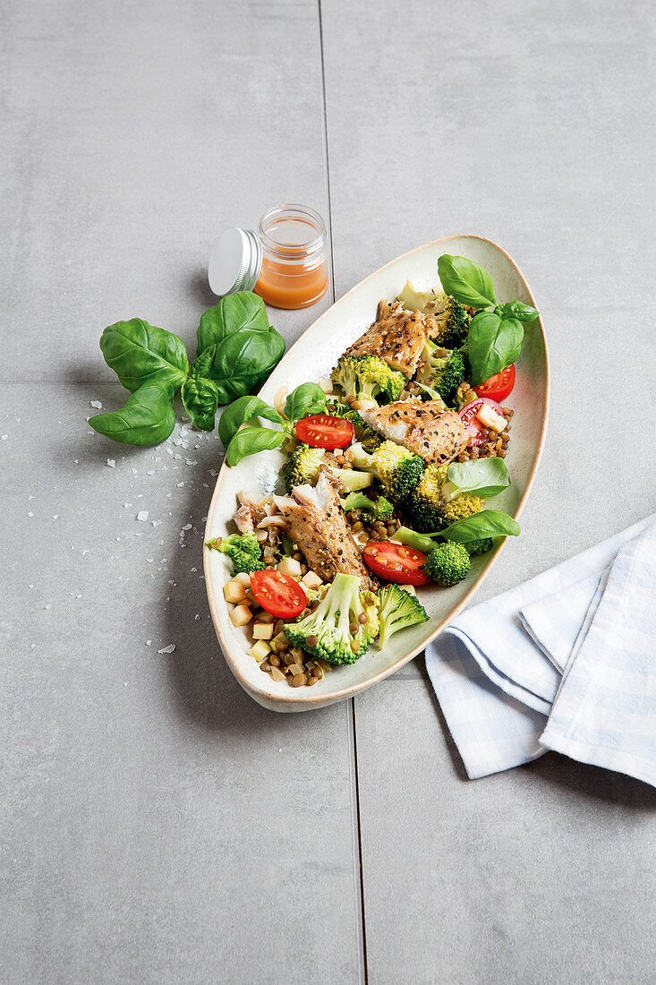 Brokkoli-Linsen-Salat mit Makrele