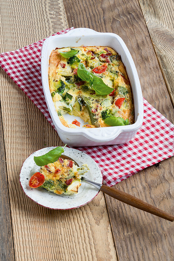 Oven-baked vegetable and ham frittata