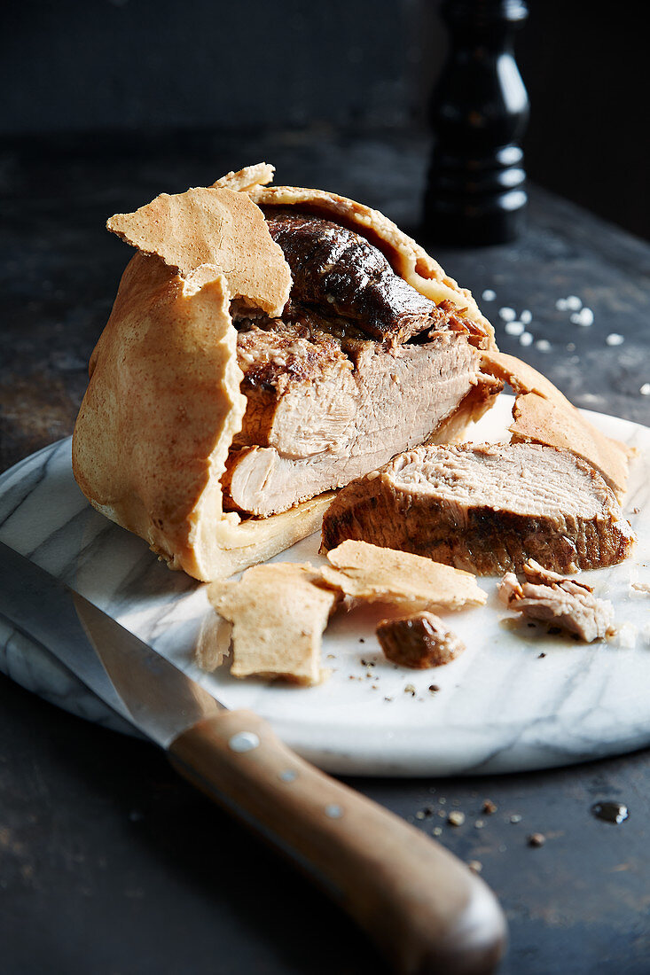 Schweinebraten im Salzmantel