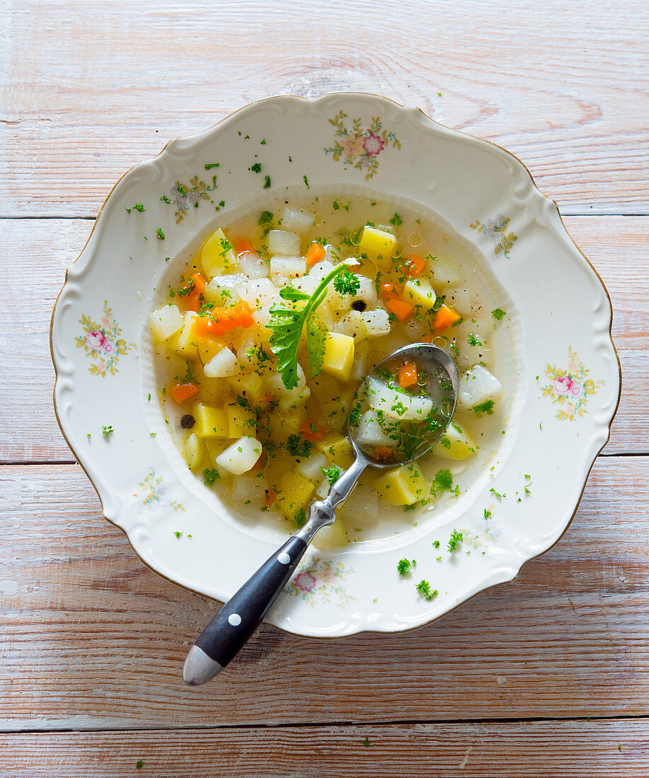 Vegetable soup with parsley