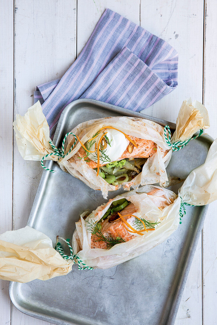 Salmon on a fennel medley in parchment paper