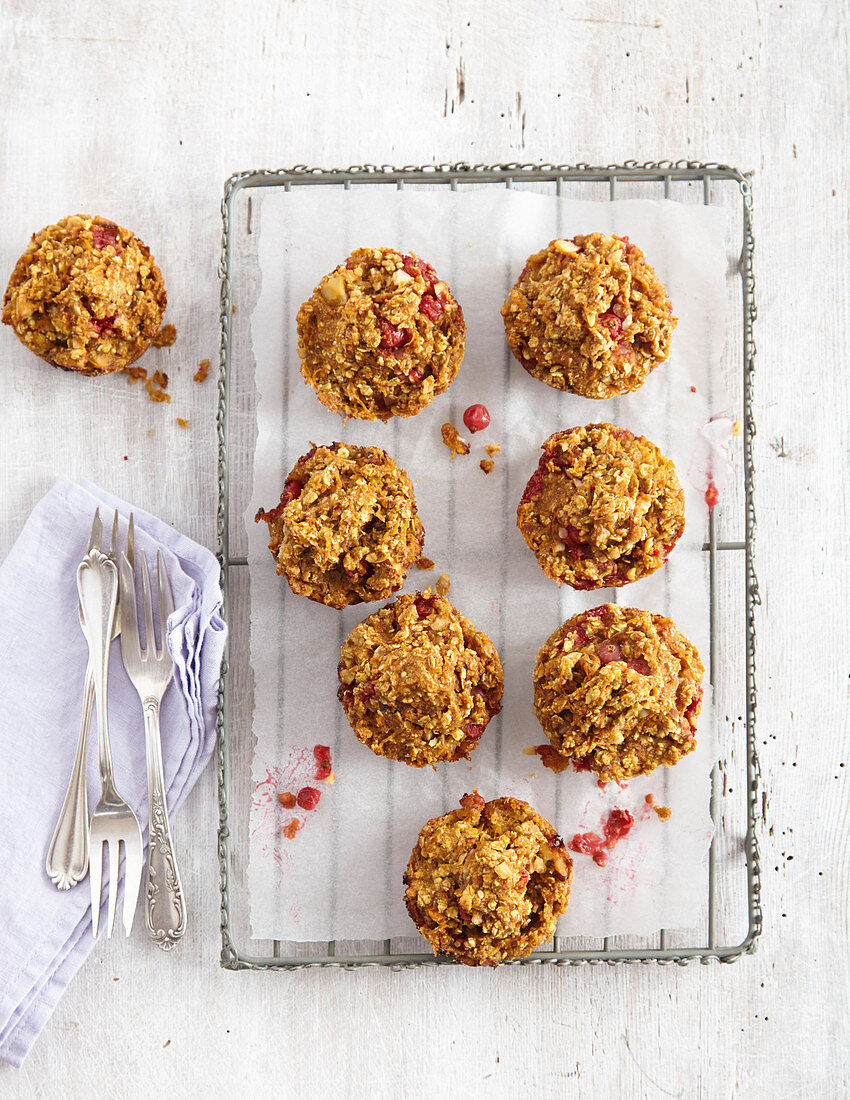 Wholemeal muffins with redcurrants