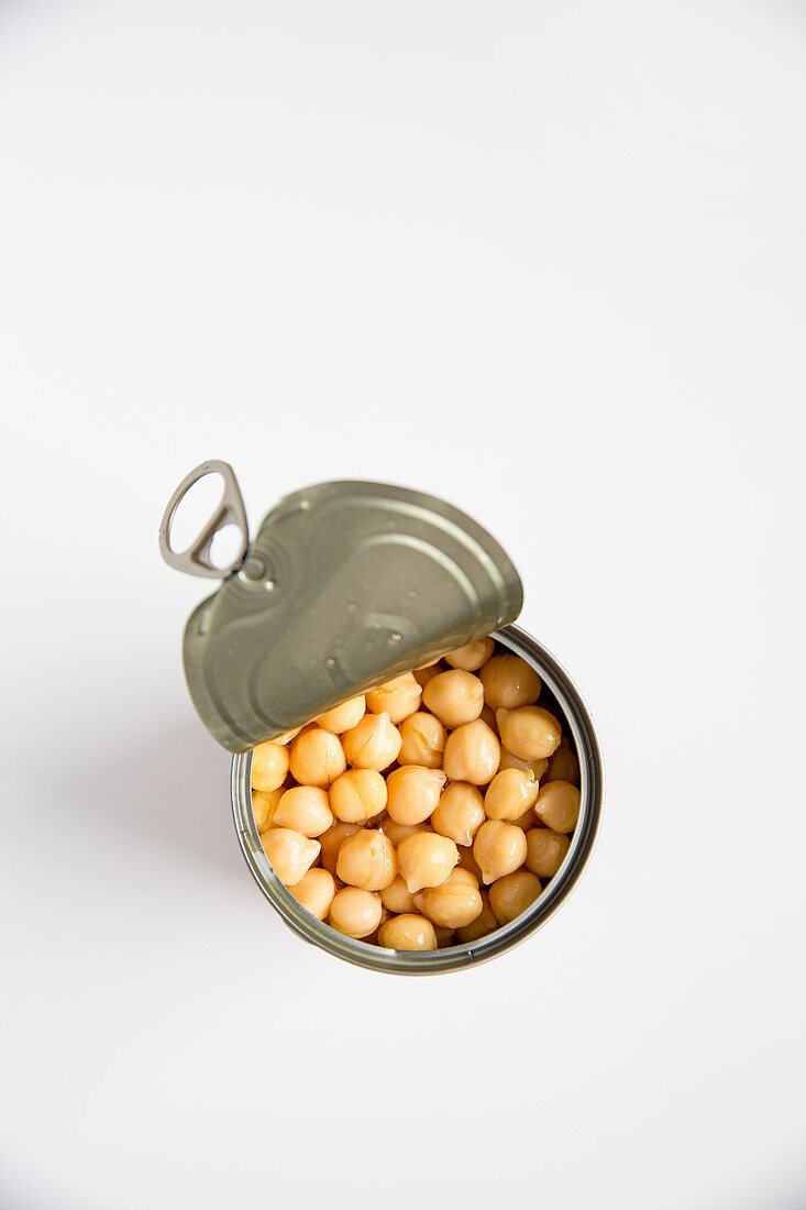 Chick-peas in a tin