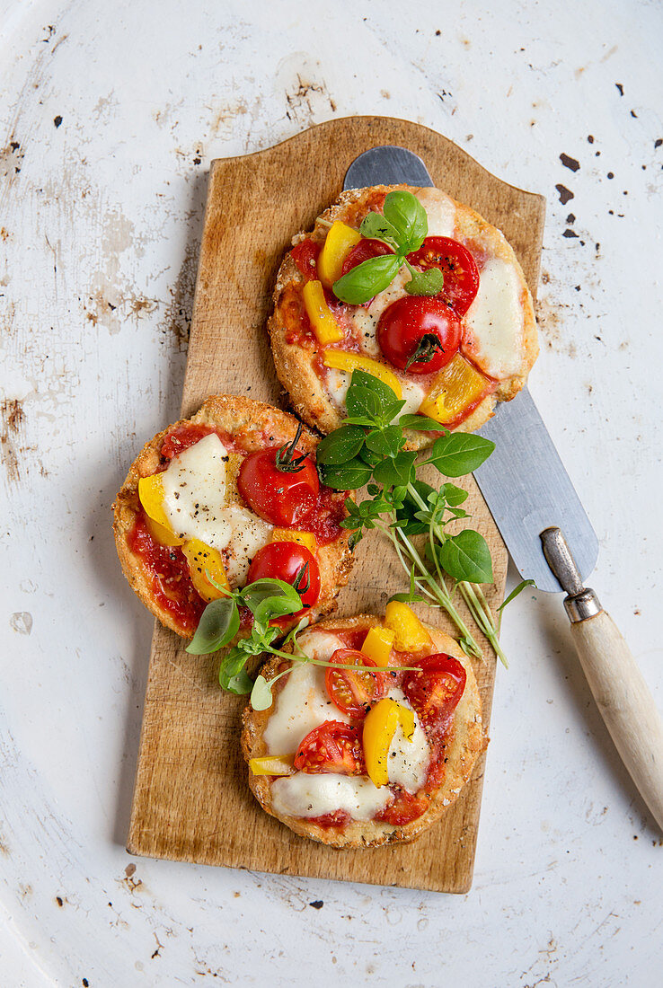 Colourful mini pizza with cocktail tomatoes